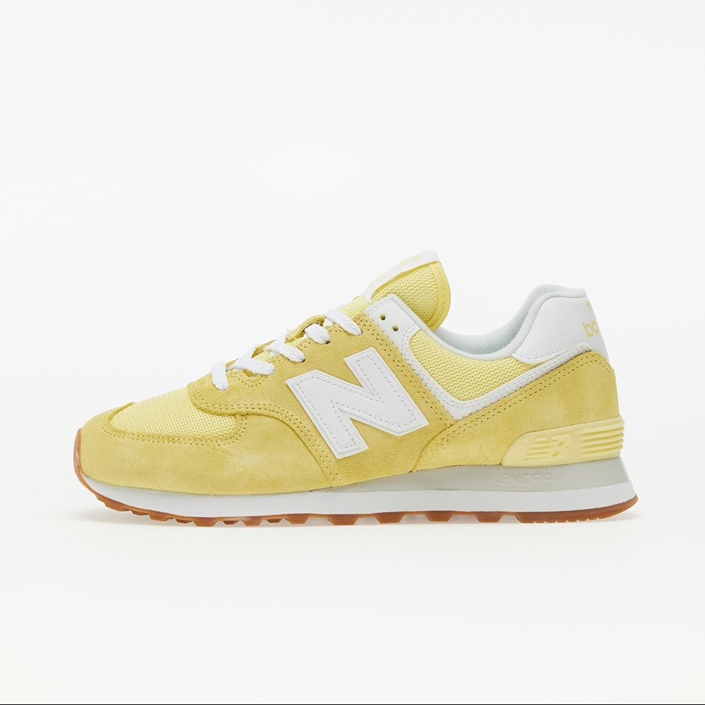 574 yellow new balance sneakers 6.5